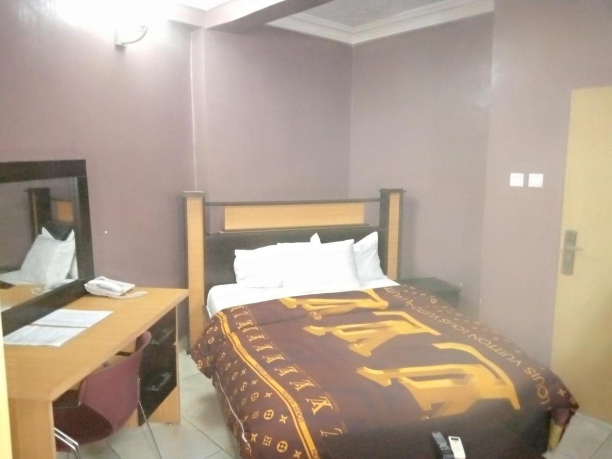 Royalview Hotel And Suites Lagos Ngoại thất bức ảnh