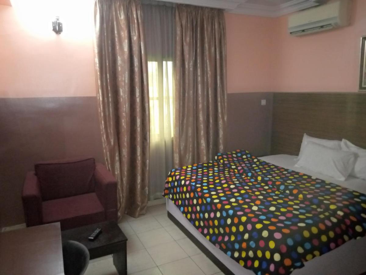 Royalview Hotel And Suites Lagos Ngoại thất bức ảnh
