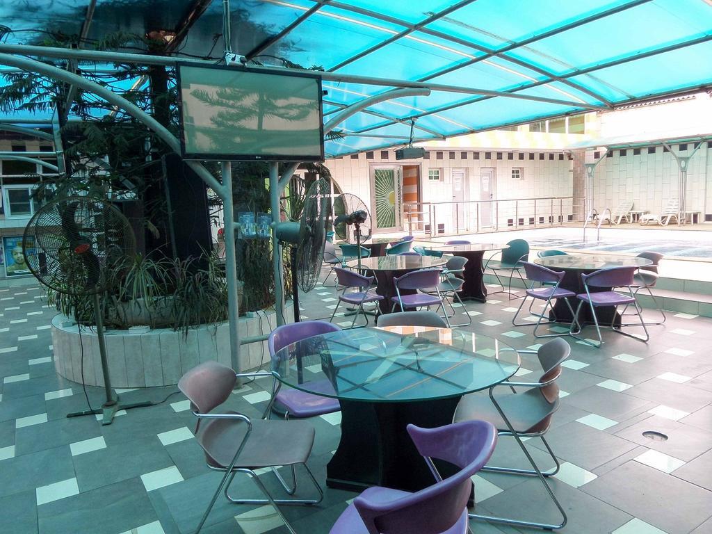 Royalview Hotel And Suites Lagos Ngoại thất bức ảnh