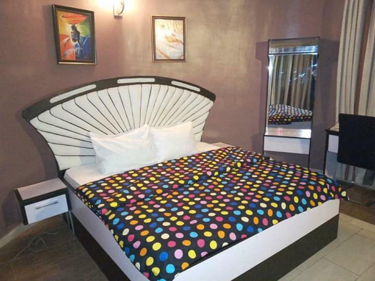 Royalview Hotel And Suites Lagos Ngoại thất bức ảnh